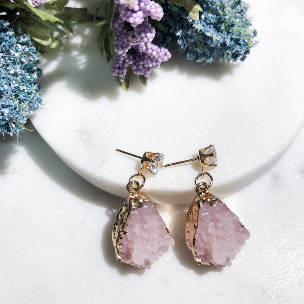 JUST IN✨Gold Tone Resin Drop Earrings - Picture 2 of 2